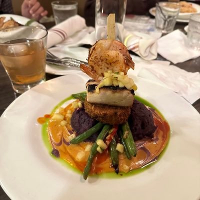 preeelax's profile picture. Believe in centrist politics , not leftist or far right