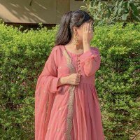 Palwasha Gul (@p_alwasha2317) 's Twitter Profile
