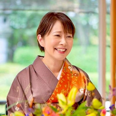 山陰、島根県の名物女将|どじょうすくいで人生が激変した人 |踊る女将 | 観光業と農業の二刀流女将🌈 🏯♨️🍣 #島根大学アドバイザー #観光広報 #伝統芸能 #百市農園 #干し柿 #サバイバー 3年生🎊㊗Amazon7部門ランキング1位https://t.co/SeYlezhsHf