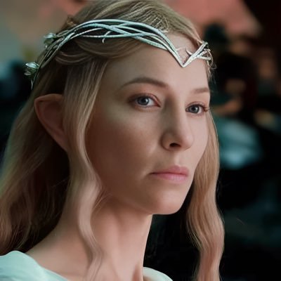 Galadriel, la più bella di tutta la Casa di Finwë. I suoi capelli erano rilucenti d'oro, quasi avessero catturato in una rete lo splendore di Laurelin.