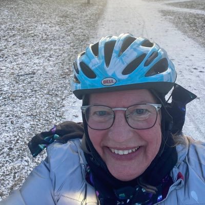 Loves swimming, crafts, dance and cycling. Over-educated, has cats and strong opinions about social justice issues. @Siglinde99@mastodon.sdf.org