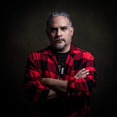 Fotógrafo.Audiovisual.Catedrático. Gatófilo.Perrólogo.Lomosaltadista. https://t.co/B7QjLOHqsI