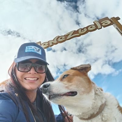 Un día sin una sonrisa es un día perdido😊👉Charles Chaplin.
Animalista🐾... en contra del maltrato animal #AdoptaNoCompres
Venezuela libre y democrática🇻🇪