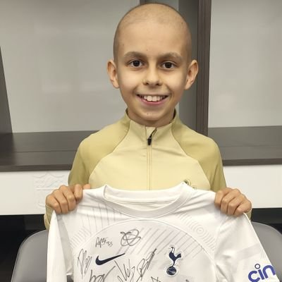 Father, Husband, Passionate, Football. Long suffering Spurs Fan. Fair views, say it how I see it. #THFC Go follow my Son's channel CancerKidVsFIFA on YouTube