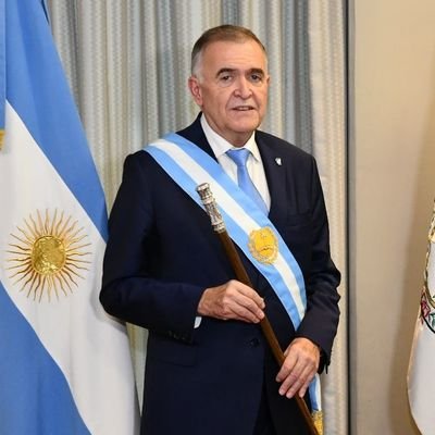 Gobernador de Tucumán.
De Trancas.
Peronista.
Contador Público Nacional.