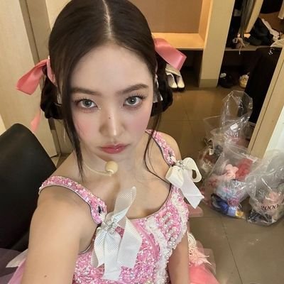 ulwivea's profile picture. moomoo / reveluv

https://t.co/RlYmt01Af5