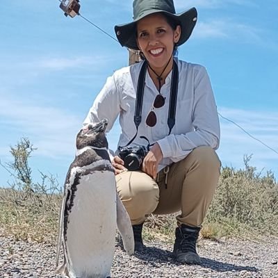 Comunicadora social, Mag. en Gestión Ambiental, defensora de animales, convencida de que seremos una mejor sociedad el día en que respetemos sus derechos.