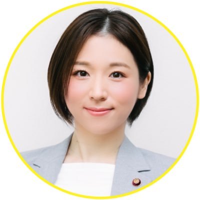 北九州市議選2021初当選（選出区トップ当選👏）←元市職員＆3児ママ（高2中3中2）｜変革と成長に挑戦中（行財政改革&広報が得意）｜過去に地元・市PRのために「バナナ姫ルナ」のコスプレで活動（前例ない）全国メディアなど掲載数は170回以上→市のイメージアップに貢献🌼八幡高校理数科卒🏫2021年「激レアさん」出演