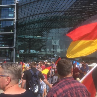 Erzkonservativer Kapitalist.💙💙💙 Der Kapitalismus ist nicht das Problem , sondern die Lösung! Oder nach Definition des VS “gesichert rechtsextrem”! Ungeimpft!