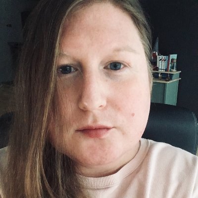 Full stack web developer | Irishwoman ☘️ in Estonia 🇪🇪 | Language and tabletop games nerd | Mom to 2 | Ally 🏳️‍🌈 🏳️‍⚧️ | Main: @niamh_d