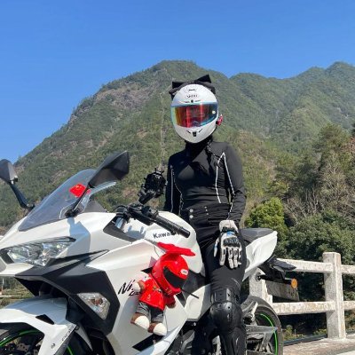 I like summer, I like riding motorcycles in summer🏍🏍🏍I hope people with the same hobbies will follow https://t.co/wH75UuXiTj Driving🏍 If you don’t speak, don’t follow me❌❌