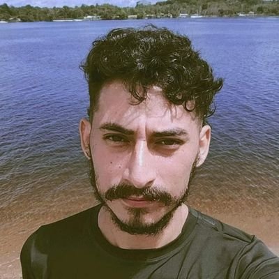 Meu nome é Lolly Shangai, e eu tenho 19 anos. Eu sou de Porto Alegre no Rio Grande do Sul, aqui eu sou conhecida por ser uma guria desinibida e fogosa.