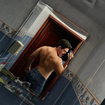 Bengochea_jr's profile picture. Pile of thoughts