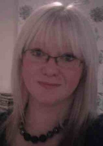 Am a happy girl who likes to laugh at life, loving, tactile and extremely faithful.