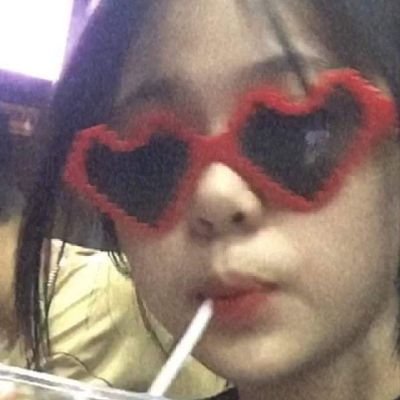 mochibites09's profile picture. 