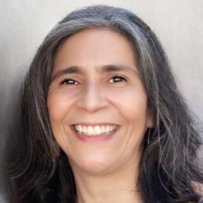 Periodista y Magíster en Comunicación