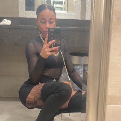 Former Boxer 🥊 IG : @Iiamhandzz_ #Moleyy 😍#BallIsLife 🏀 FACEBOOK : Sidney Prescott 🤪 SNAPCHAT : Mzadorable06 📷