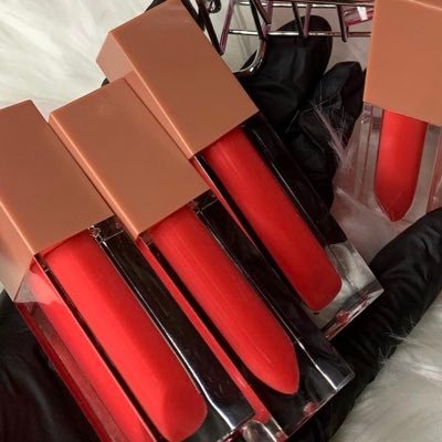 we sell the best Lipcare products🙏🤲Lipgloss/ Lip scrub/ Lip mask Facemask Scrunchies /Headbands • Nationwide delivery Shop here or Dm