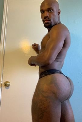 90's arrival U.S. Marine. PURELY AND FOREVER POWER BOTTOM!! I have intestines that needs rearranging! Fluent in French!!