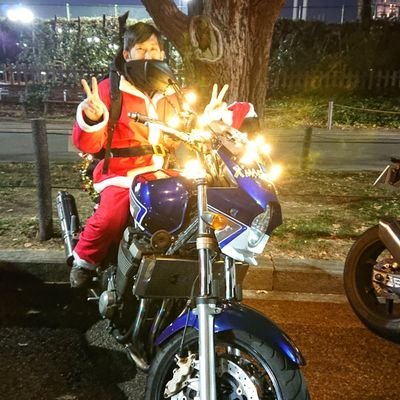 東京生まれ東京育ち。
The BeetleとGSX1400で都内を走ってます。すぐ首都高使いがち。クリスマスツーリングは2011頃からの10年選手。気になるバイクはstreet scramblerとmonster diesel。