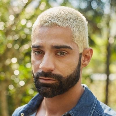Conceptual artist, researcher of humanity and an enthusiast of the unknown.
Lives and works in Rio de Janeiro