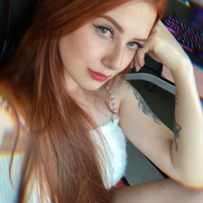 Influencer @divinaesports and streamer at twitch https://t.co/QhGCfNHbyf