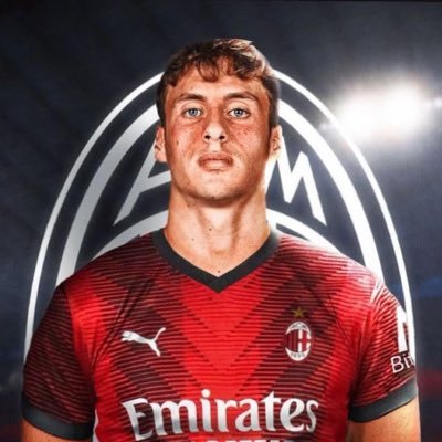 Milanista da sempre. Esperto di mercato.