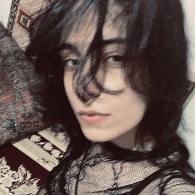 Iwillleavehere_'s profile picture. سفسطه نکنید حوصله‌ اش را ندارم.