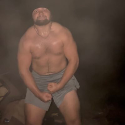 Missouri Valley College. Class 2028 (Weight 250 lbs ) (height 5”10) (Vert 25 in) ( B:365 S:500 D:505 Power Clean:275) Email: Zgranberg03@gmail.com