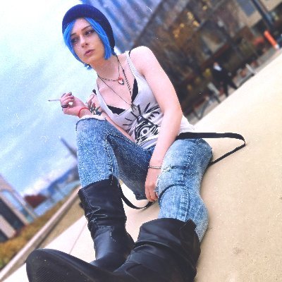 18+ | Cosplayer  | Twitch Affiliate  🖥 | AU Chloe Price 💙😎
Hella_Stranger@hotmail.com