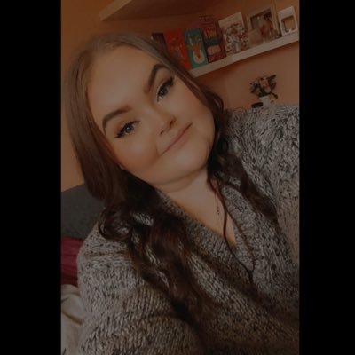 Lou30859952's profile picture. 26♊️ Insta; louwhatmore_x