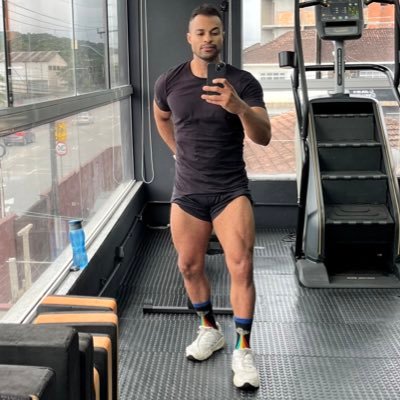 Personal Trainer -Especialista Exercício clínico e reabilitação , pacientes com disfunções orto e neurológicas. Biólogo e Ah, e blogayro também