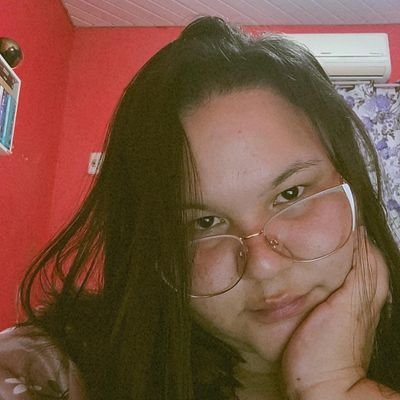 Uma grande gostosa incompreendida pelos padrões da sociedade contemporânea.