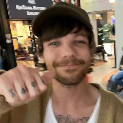 julylvlouis's profile picture. 