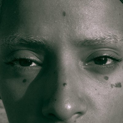 Artista Brasileiro Transmasculino Não Binárie
𝓕𝓔𝓘𝓣𝓞 𝓓𝓔 𝓐𝓖𝓤Á 𝓔 𝓣𝓡𝓐𝓥𝓔𝓢𝓢𝓘𝓐