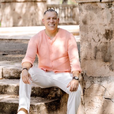 🇻🇪 Adicto: Música & Deportes, papá de 2 Mágicas Princesas: Tabata & Sabrina. Casado con una mujer increible: Yolimar Bolaño, hijo de Flor (+) & Pedro.
