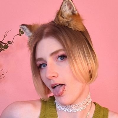 I love fashion and makeup and having fun!
Sex positivity 💖 queer&poly🔥 check me out on Onlyfans & tiktok and more😘✨ 
https://t.co/z4yCcQ7qag