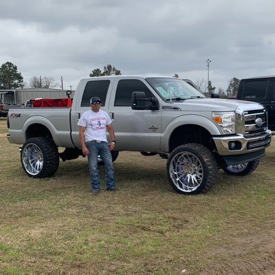 Commodities relocation specialist (truck driver🤪), listener of radio (BMS), sports fan (Texans, Astros, Spurs)