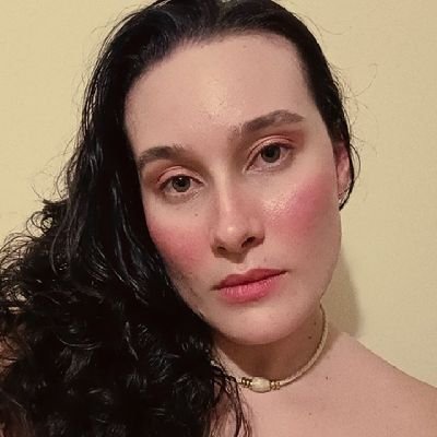 Às vezes, para voltar ao equilíbrio é preciso tirar os pés do chão e sonhar alto!🦋🐬
♡ 24 Anos
