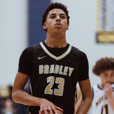 Athlete. 🏀🏈 Tn. 📍School ~ Bradley central ~ C/O 25 🎓 6’8 SF/PF Twin to @TaTiannaStovall🇦🇸