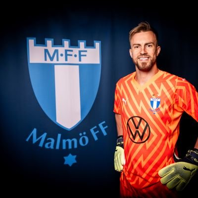 Goalkeeper for @Malmo_FF⠀⠀⠀⠀⠀⠀⠀⠀⠀⠀⠀⠀
Press Office @sports_C2⠀⠀⠀⠀

⠀⠀⠀⠀⠀⠀⠀⠀⠀