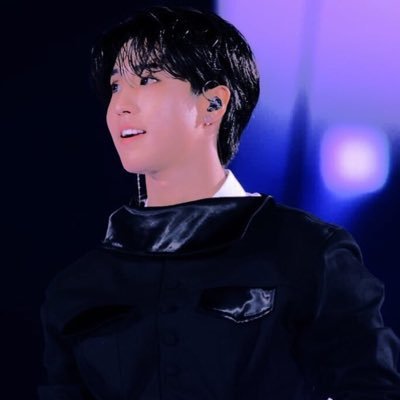 𝘈𝘯𝘥 𝘐 𝘸𝘢𝘴 𝘳𝘶𝘯𝘯𝘪𝘯' 𝘧𝘢𝘳 𝘢𝘸𝘢𝘺,𝘞𝘰𝘶𝘭𝘥 𝘐 𝘳𝘶𝘯 𝘰𝘧𝘧 𝘵𝘩𝘦 𝘸𝘰𝘳𝘭𝘥 𝘴𝘰𝘮𝘦𝘥𝘢𝘺? 𝘕𝘰𝘣𝘰𝘥𝘺 𝘬𝘯𝘰𝘸𝘴, 𝘯𝘰𝘣𝘰𝘥𝘺 𝘬𝘯𝘰𝘸𝘴
