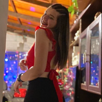 ClaraRey18's profile picture. ♓•𝙿𝚒𝚜𝚌𝚒𝚜•♓                                          19🎈