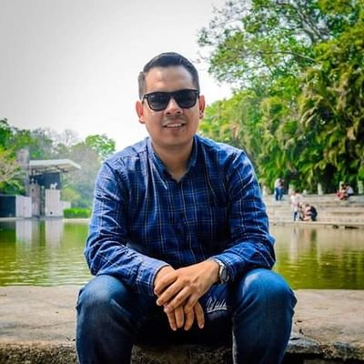 Católico, esposo y padre de familia. Ingeniero y docente universitario. #TotusTuus Personal Tweets