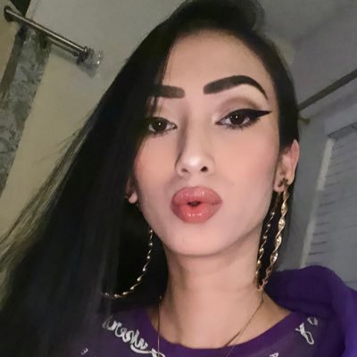 🇵🇭🇸🇻 • ♋️♒️♐️ • queen of the afters @niteslut • retired edm meme • delusional @lakers fan
