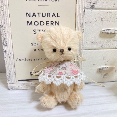 ミニチュアのテディベアを作っています🧸
可愛いテディベアやミニチュアの食品、キラキラした物、革小物を集めたり鑑賞するのが大好きです♪
ハンドメイド品が大好きなので、皆さんの作品が素敵過ぎてこちらとminneを行ったり来たりして楽しんでいます☺️
人見知りなので無言フォローやいいねをさせて頂き、失礼します🧸