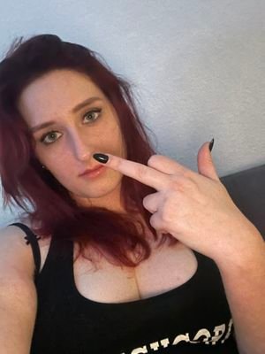 🇩🇪 FIMDOMME |26| curvy | rote Haare |Dudarfst dich geehrt fühlen auf meiner seite sein zu dürfen, Beta!Ab jetzt habe ich die kontrolle über dich 🫅C&G💸