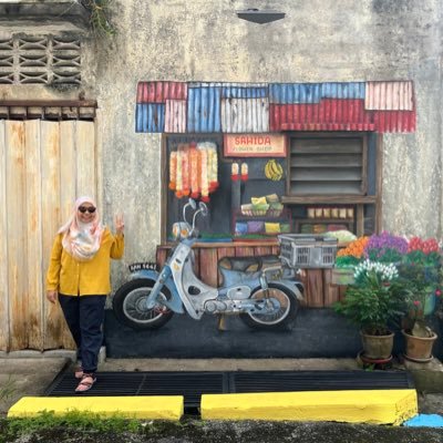 ainaqilahrazak's profile picture. Interests: Rainforests and alleyways