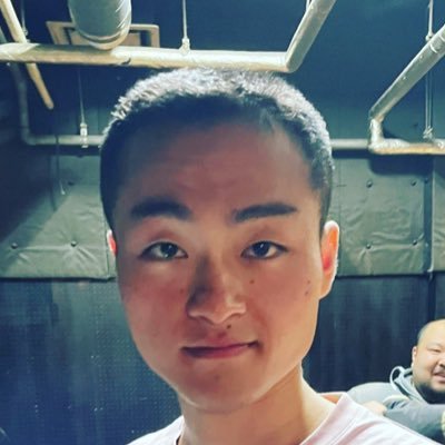 iyo_sin's profile picture. ソニーミュージックアーティスツに所属してます。芸歴4年目です。2021年8月までサラリーマン。金融で経済回してました。今は笑いで経済回したつもりになってます。フォローよろしくお願いします。 YouTube: https://t.co/aWmQOpc2OX