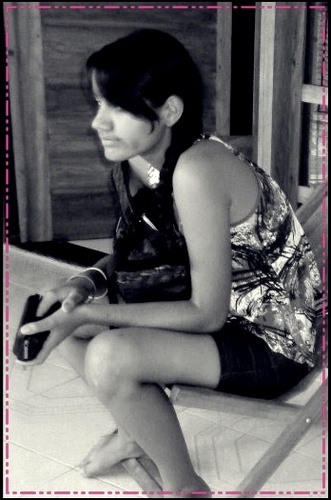 .. Sou bricalhona *----* ,adooooro da risadas, amiiga, odeio falsidade, e pessoas qii qerem ser o que não eah'